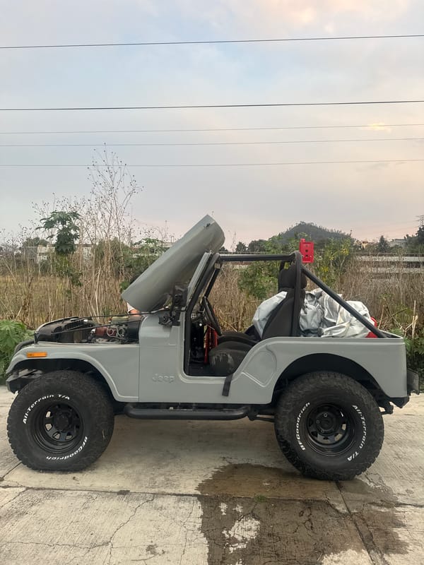 Grey Jeep undergoes hood-open maintenance in Mexico City