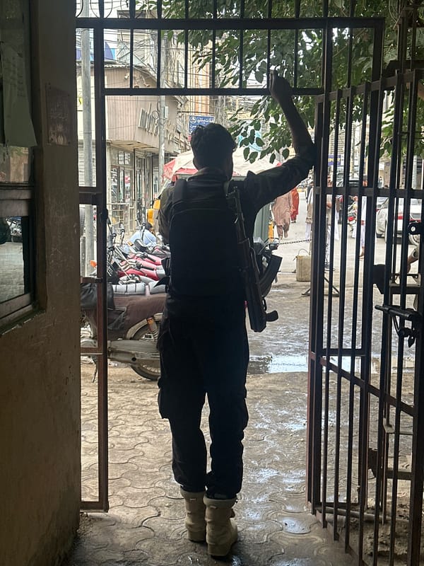 Armed man observed on street in Quetta, Pakistan