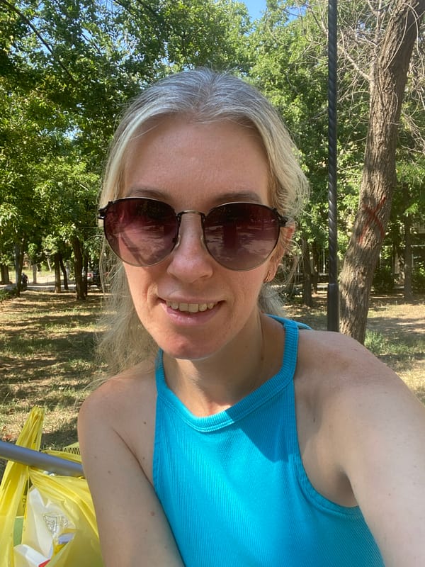 Sunny park moment: selfies, pigeons, and a stroller passing through