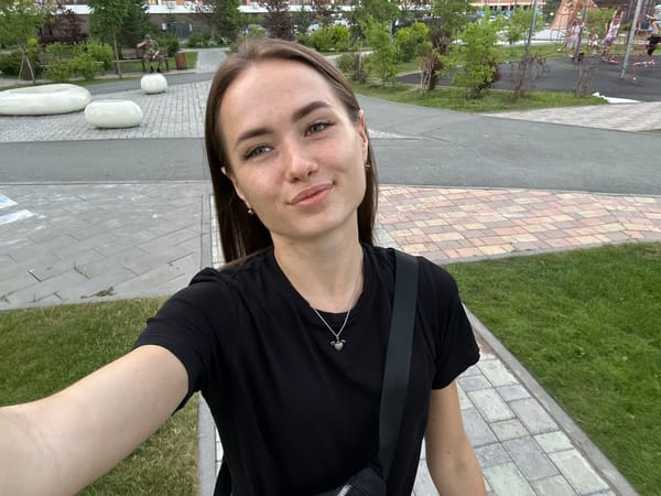 Selfies and street scenes around Novosibirsk's residential and civic areas