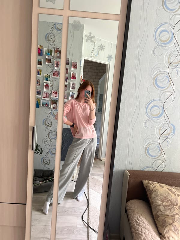 Woman documents late-night self-care routine in Chaikovsky, Russia