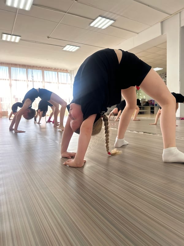 Young dancers practice early morning routines in Votkinsk studio