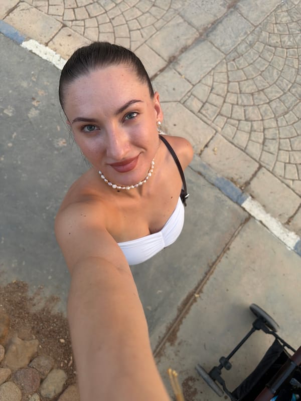 Stroll and selfie moment on a Sharm El Sheikh walkway