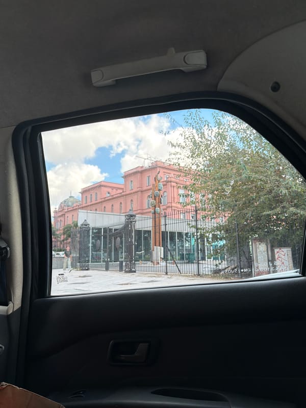Tourist captures Casa Rosada through car sunroof in Buenos Aires
