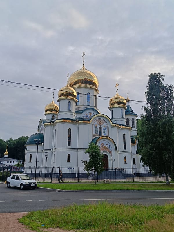 Golden domes and Orthodox architecture across Saint Petersburg