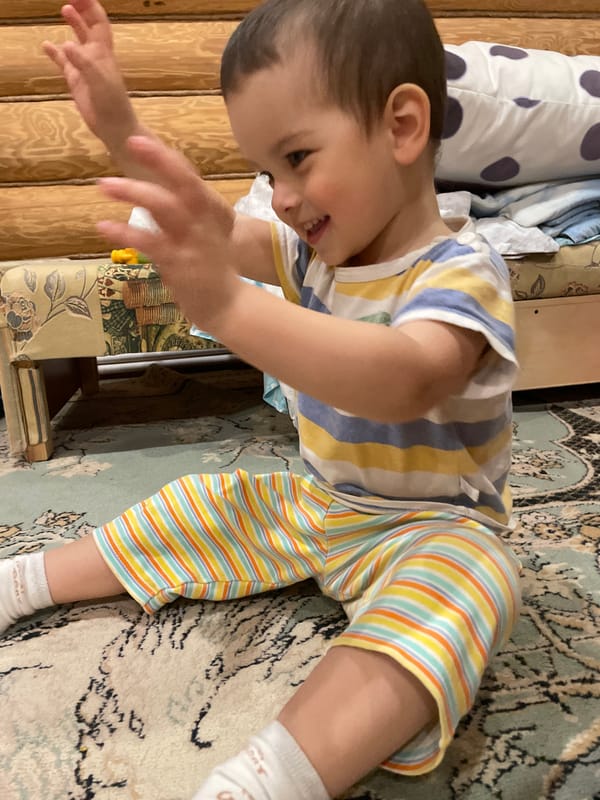 Child plays on carpet in Zav'yalovo home