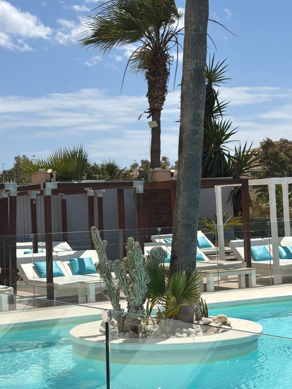 Tourist captures everyday scenes around Benalmádena resort area