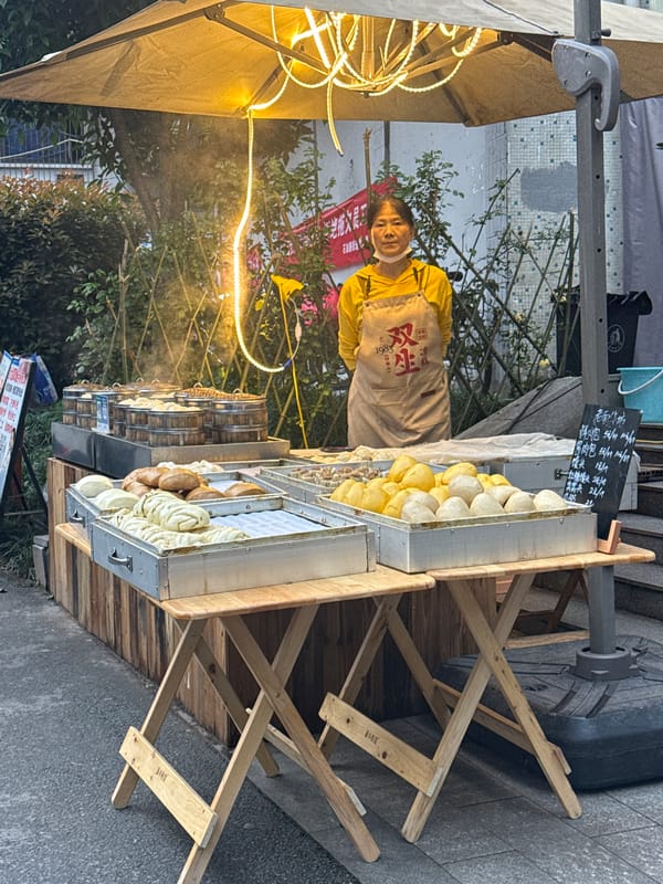 Food vendor operates in Yuzhong District, China