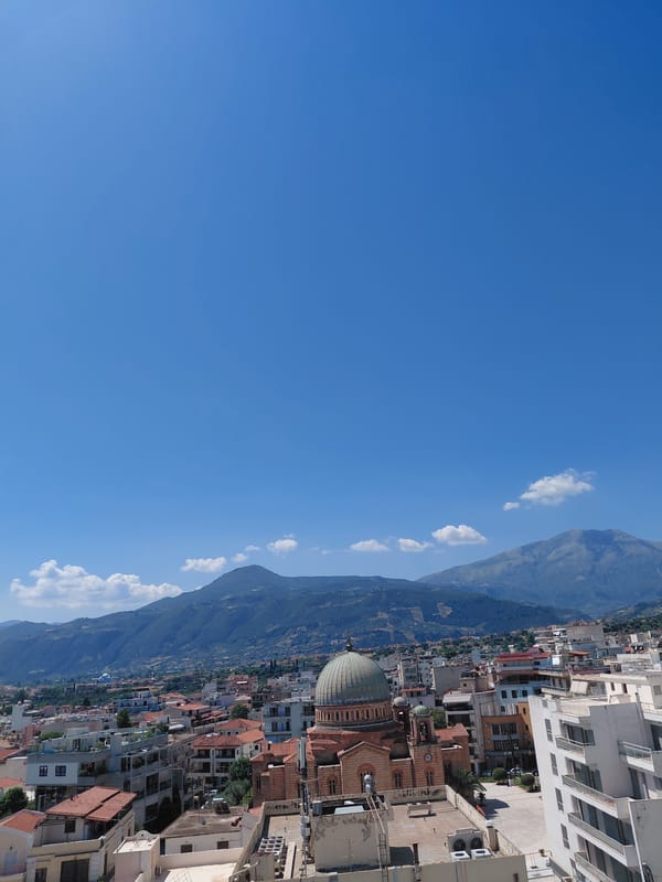 Friday morning in Aegio: rooftop views and summer vibes