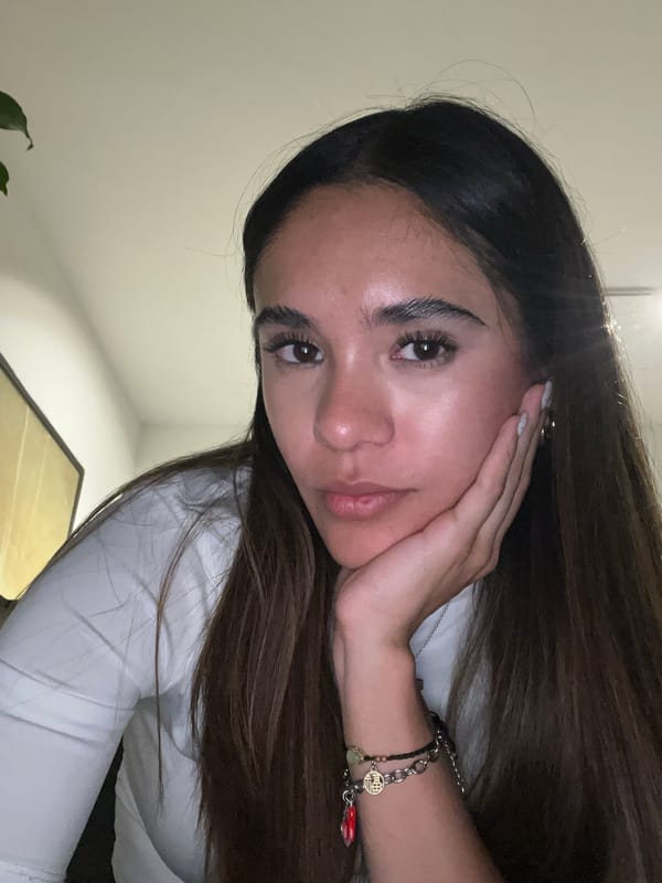 Woman takes late-night selfies using Photo Booth in Mexico