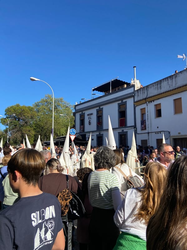 Holy Week religious procession draws crowds in Córdoba, Spain