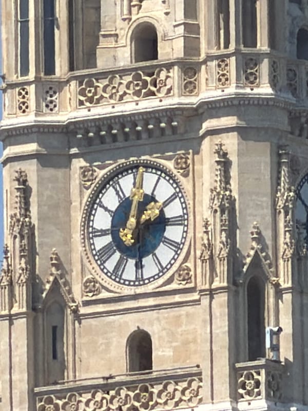 Quick tour through Vienna's landmarks and streets on a summer afternoon