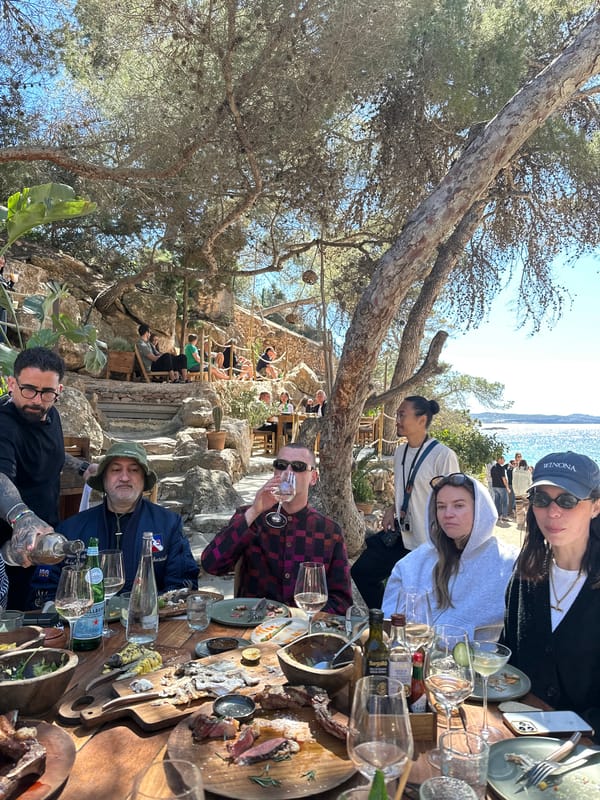 Group enjoys outdoor Mediterranean feast in Sant Antoni de Portmany