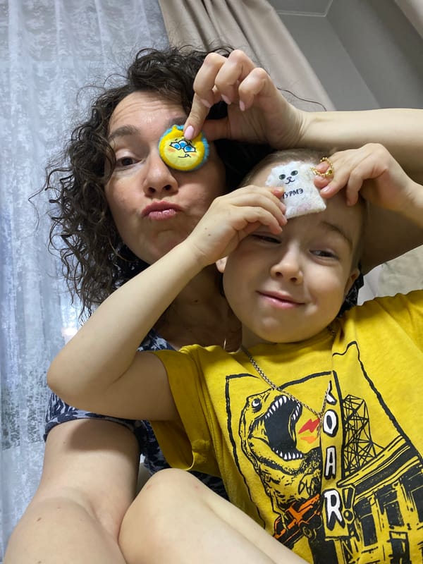 Domestic afternoon moments captured in Noviy, Russia