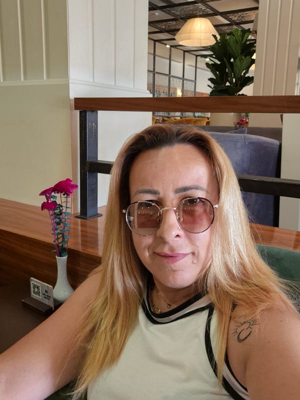 Sunny resort day: selfies, poolside vibes, and an Amon Spa visit