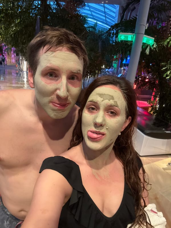 Spa evening in Săftica, green masks and ambient pink lighting