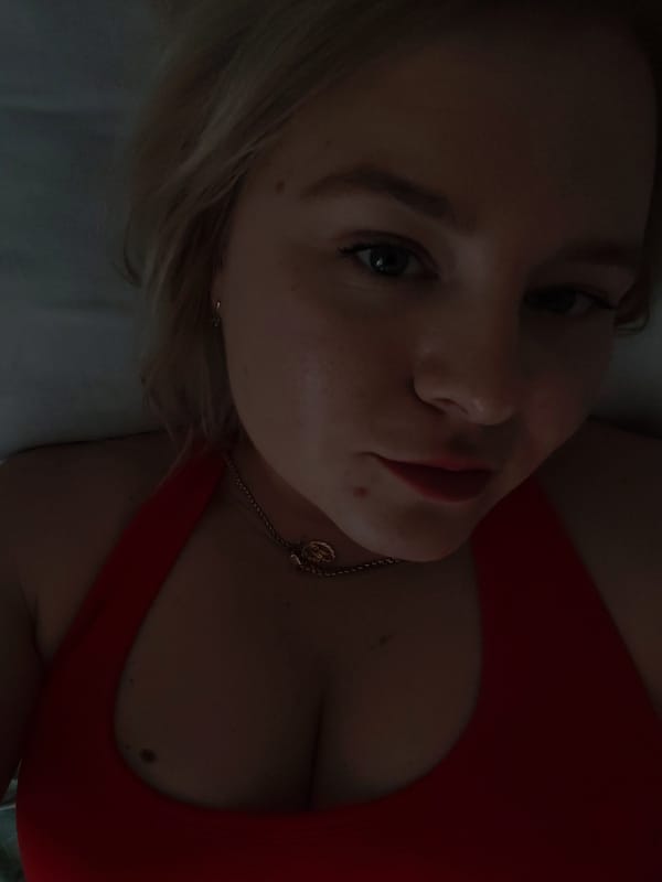 Woman documents Easter morning with pet in Izhevsk home