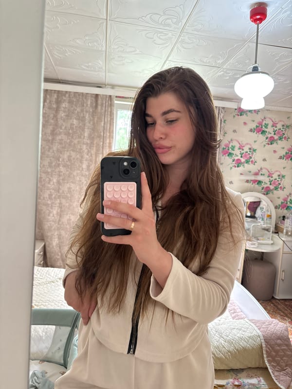 Bedroom selfie session in Мещёры, Russia