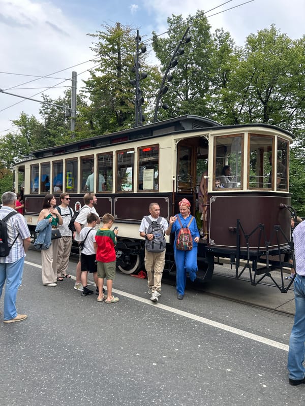 Vintage tram gathering draws crowds through central Moscow streets