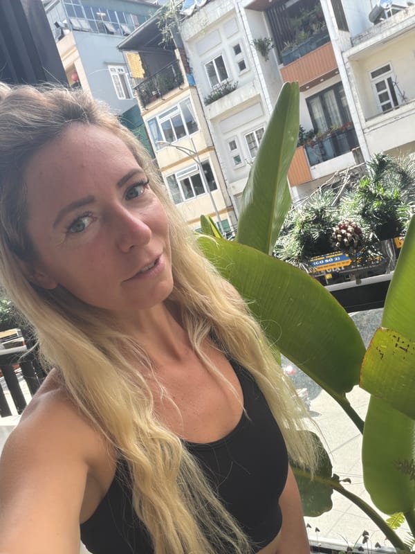 Casual selfie session across Da Lat cafés and streets