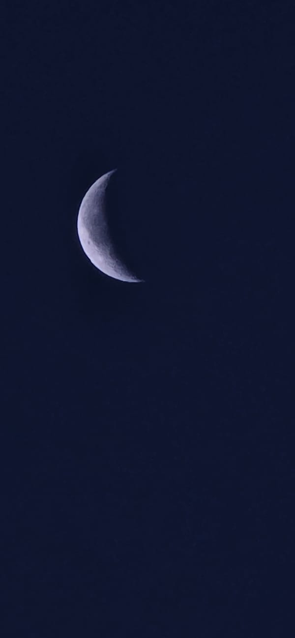 Crescent moon spotted in night sky over Smolyan, Bulgaria
