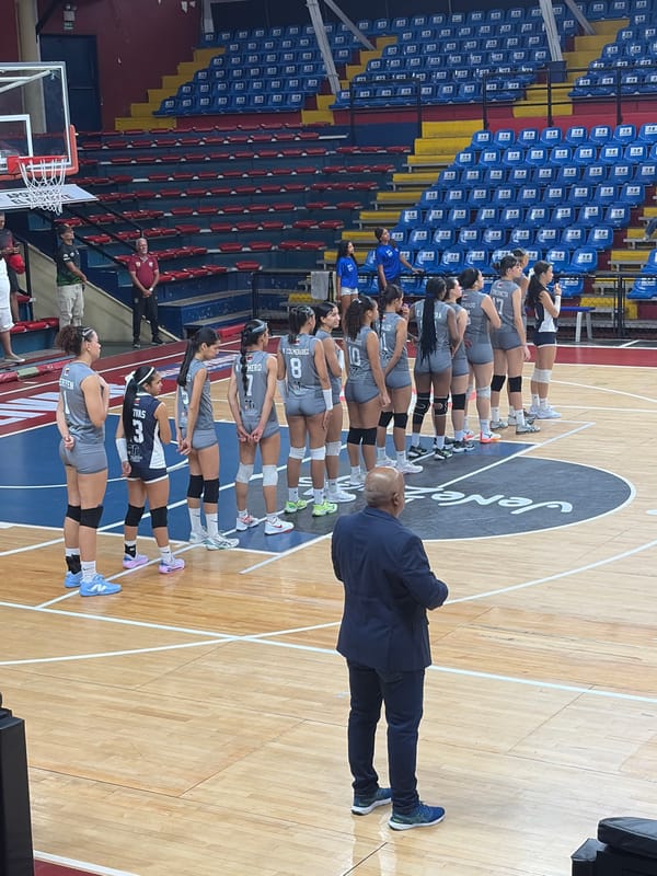Women's volleyball team practices and plays in Ciudad Guayana arena