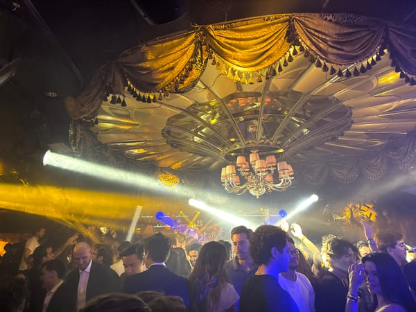 Early morning nightclub scene captured in Mexico City