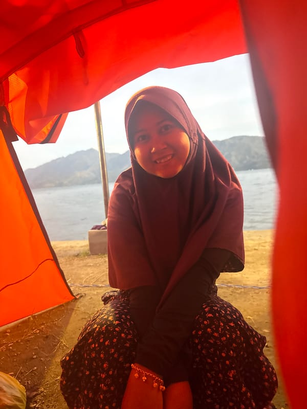 Campsite and waterfront scenes at dusk in Kalalengkio