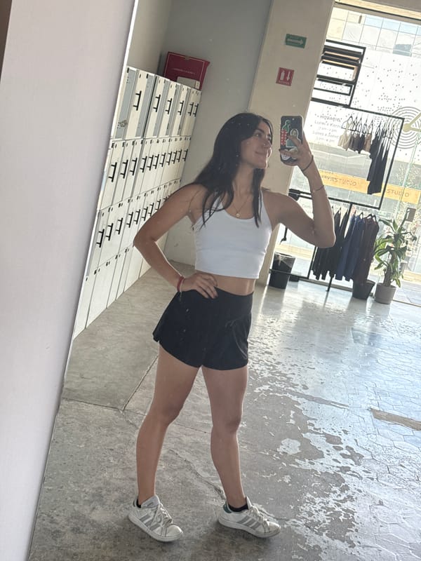 Woman takes mirror selfies, uses Apple devices in Puebla studio