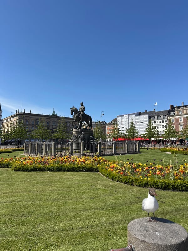 Clear skies frame Copenhagen monument in afternoon cityscape