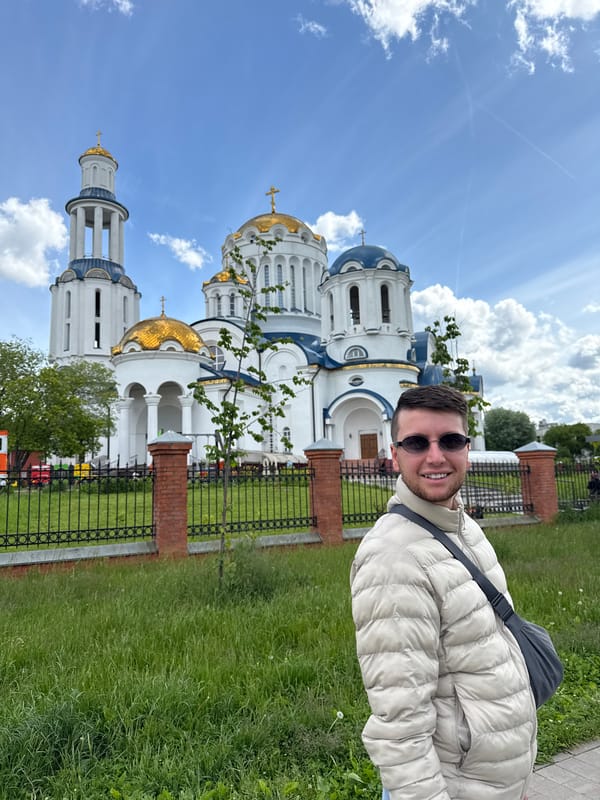 Morning visit to Moscow's Novodevichy Convent captured by tourists