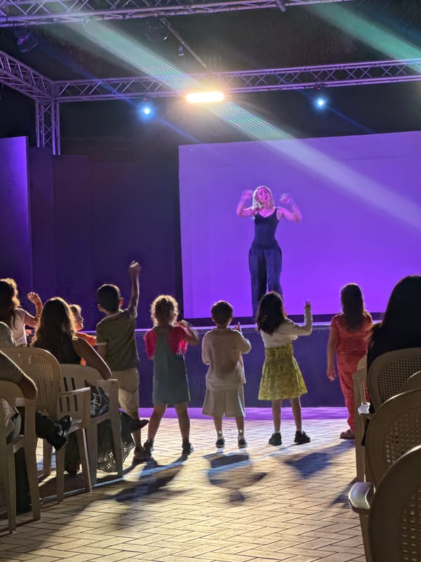 Evening stage performance draws families to Isola delle Femmine