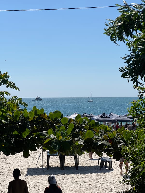 Beach card game observed in Florianópolis, Brazil