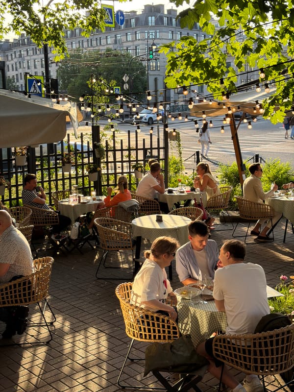 Evening scenes captured across Saint Petersburg cafes and streets