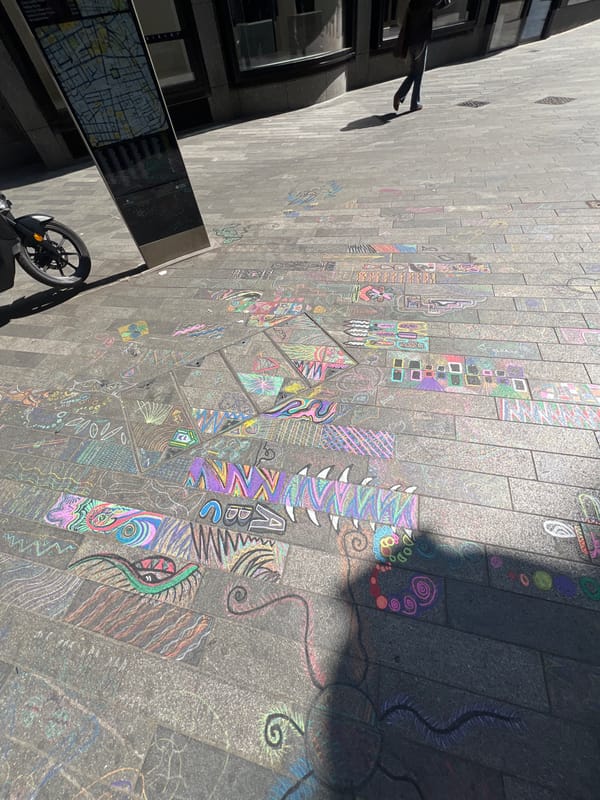 Chalk art brightens London pavement Tuesday morning