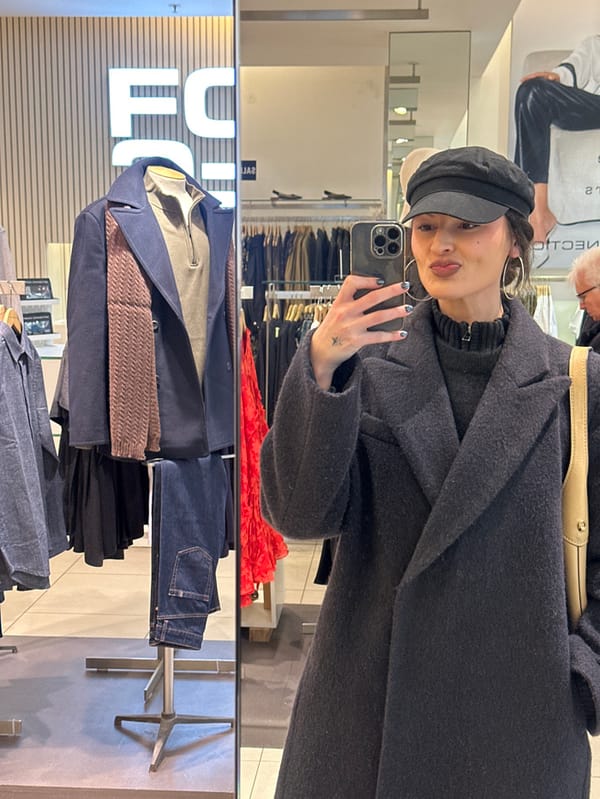Shopper takes mirror selfies in Tunbridge Wells clothing store