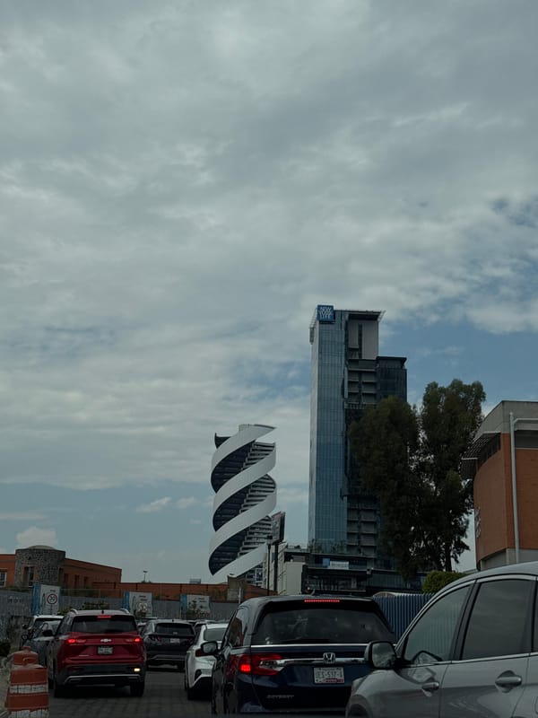 Traffic backup observed in San Bernardino Tlaxcalancingo, Mexico