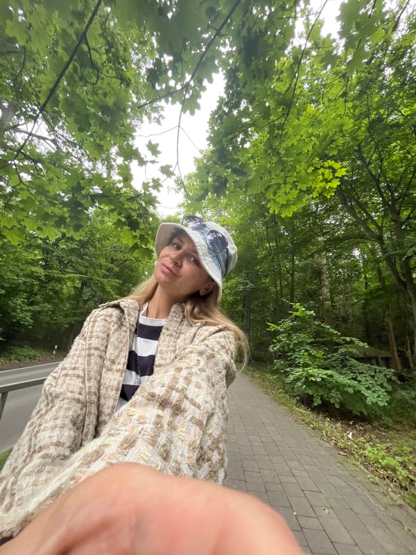 Strolling Svetlogorsk: forest paths and a gorilla sculpture