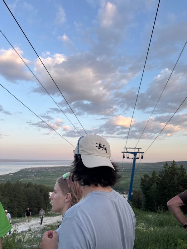 Outdoor sports event draws crowds to Khvalynsk hillside