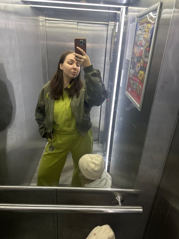 Woman takes elevator selfie in Chaikovsky, Russia