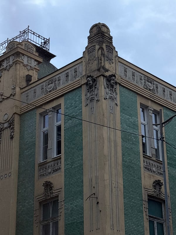 Historic Belgrade architecture documented by witnesses in afternoon walkabout