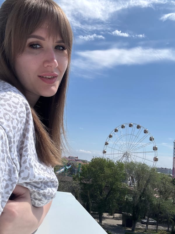Woman photographed multiple times in Yevpatoriya Ukraine morning session