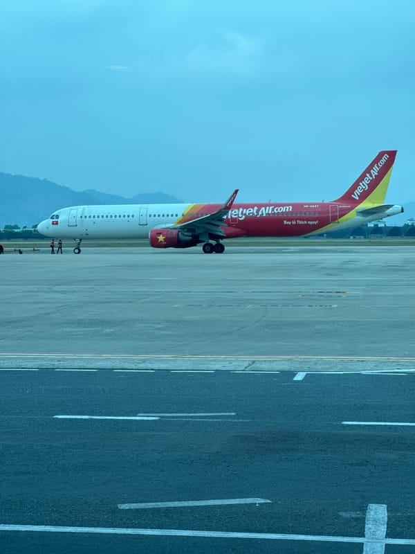 Early morning airport operations documented at Da Nang International