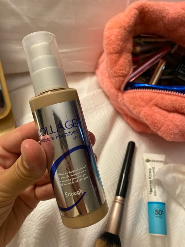 Hotel morning routine: makeup, mirror selfies, and breakfast buffet
