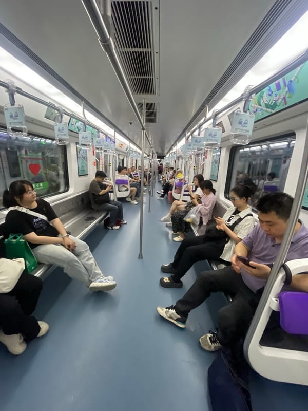 Morning subway service operates normally in Yuzhong District