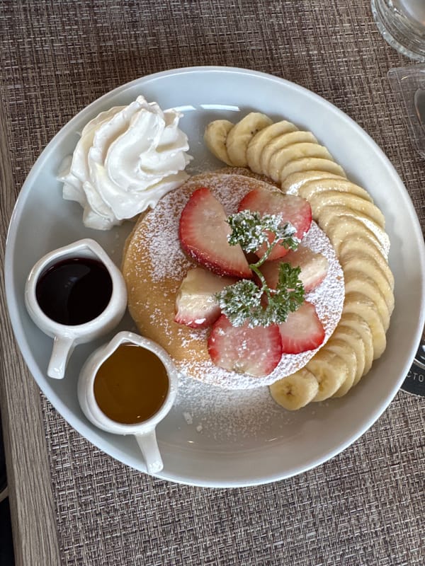 Cafe stop: iced coffee, pancakes, and eclectic decor