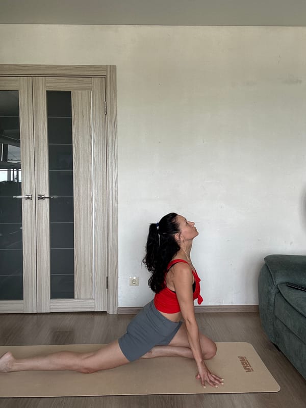 Morning life in Chaikovsky: fitness, pets, shopping, street scenes