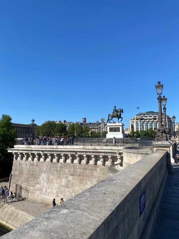 Sunny afternoon scenes captured across central Paris locations