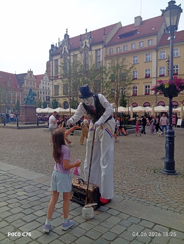 Street performers entertain crowds in Wrocław's historic Old Town Square