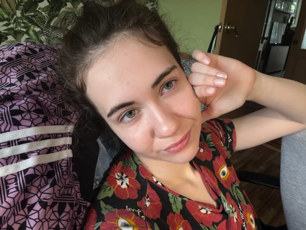 Casual selfie session in a Zavodoukovsk bedroom, July 2026